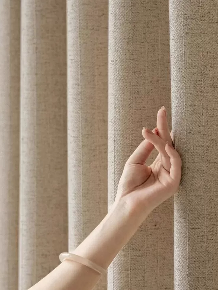 تفصيل وتركيب جميع انواع الستاير الرول ايكيا. يوجد تشكيلات جديدة.خدمة 24 ساعة جميع مناطق الكويت احدث انواع الستائر متوفر